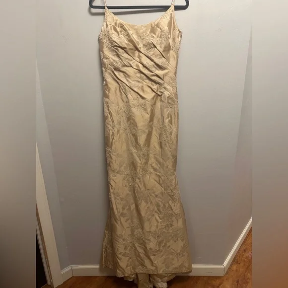 chinese dress ladies GORGEOUS CARMEN MARC VALVO LACE EVENING GOWN WITH LACE UP BACK  Vintage  Clothing & Fashions